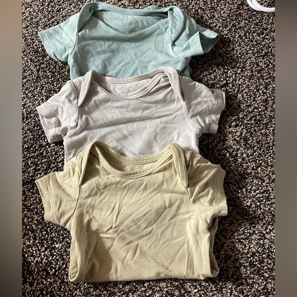 NEWBORN kyte baby onesies VGUC